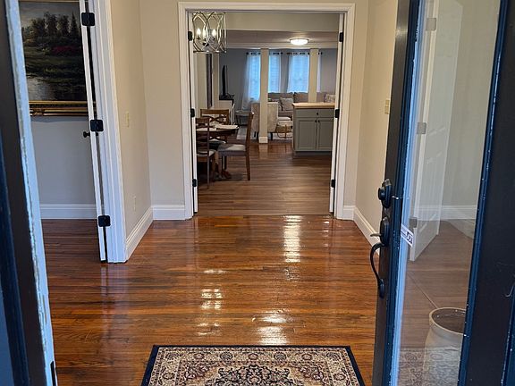 4th image of 500 Brown St