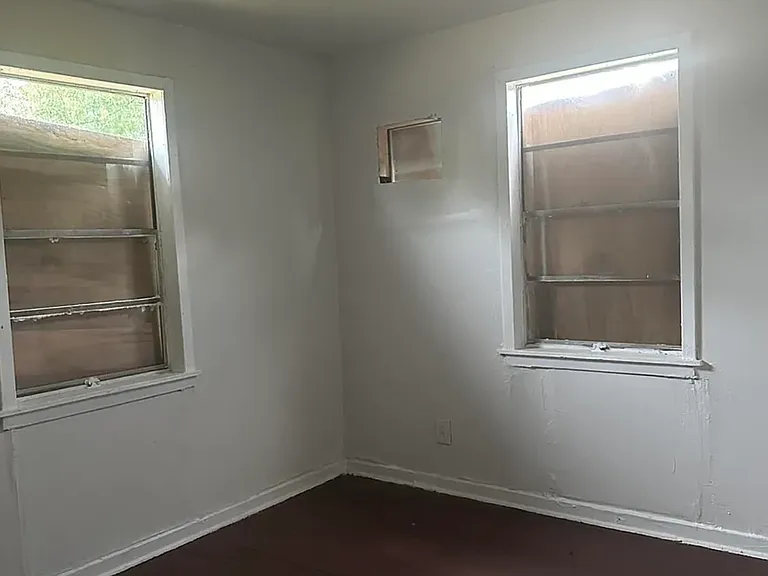 2221 Woodlawn St #2221 — Photo 8