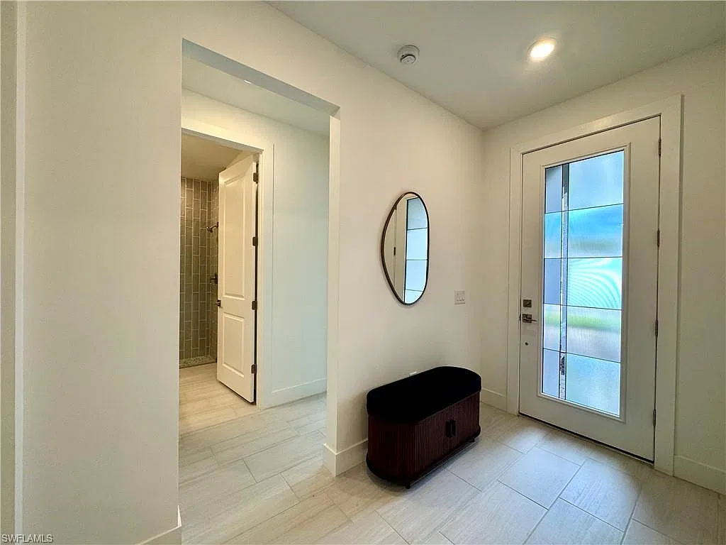 3 bed, 3.0 bath, 2139 sqft, $6,500 — Photo 2