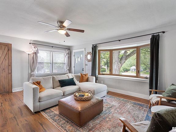 3rd image of 3214 Tremont Ave