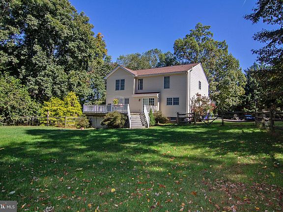 2nd image of 4 Oakmont Cir