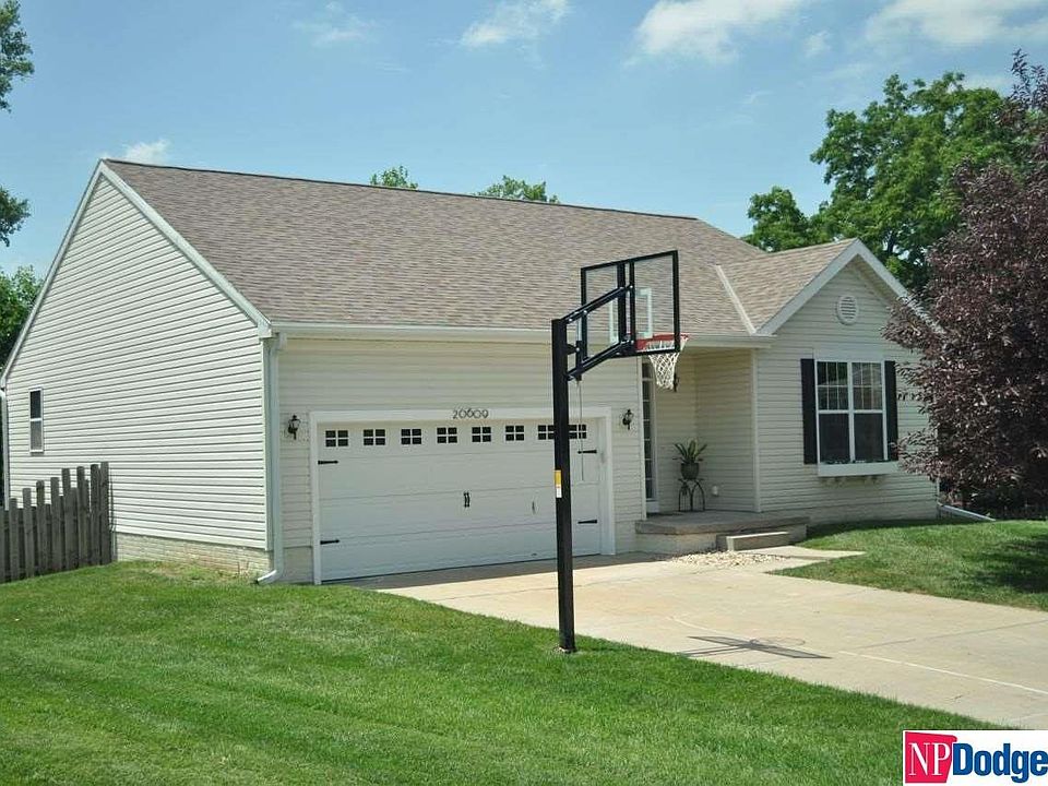 1st image of 20609 Lafayette Cir