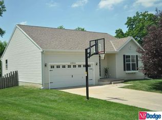 20609 Lafayette Cir, Elkhorn, NE 68022