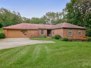 26141 N Greenbriar Ct, Lake Barrington, IL 60084