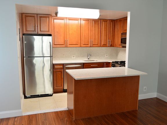 4th image of 188 E 70th St APT 8D