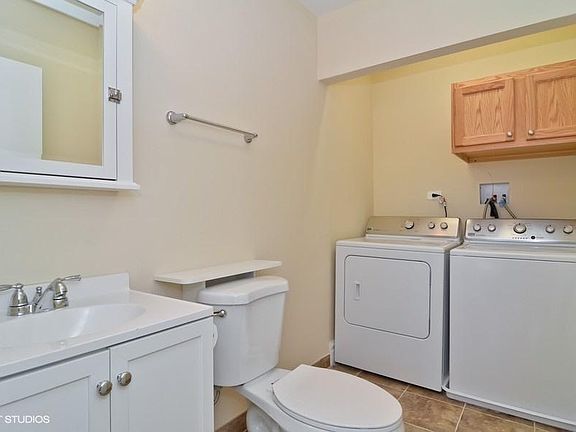 4th image of 463 Laurel Ave