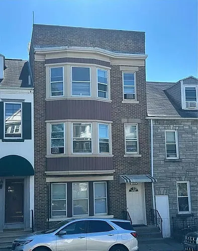1210 W Walnut St Photo 1