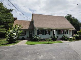 516 S County Trl, North Kingstown, RI 02852