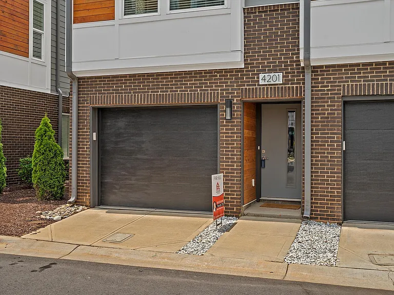 4201 Bryant Terraces Dr — Photo 24