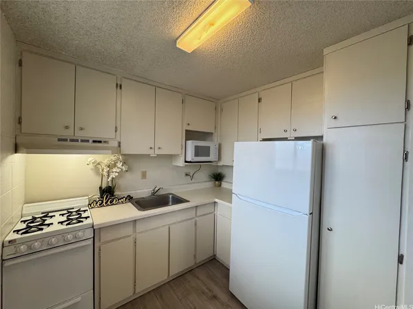 2024 Waiola St APT 102, Honolulu, HI 96826