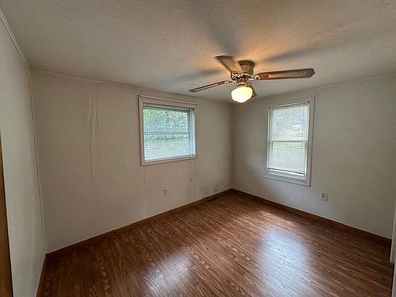 5th image of 821 Sunset Dr