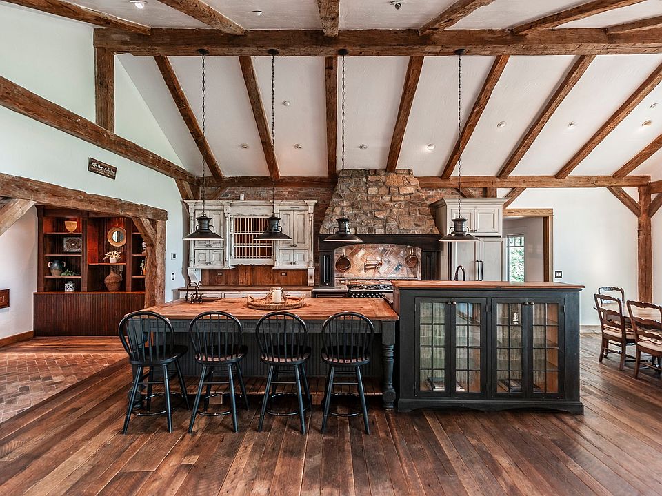 10th image of 1007A Highland Rd