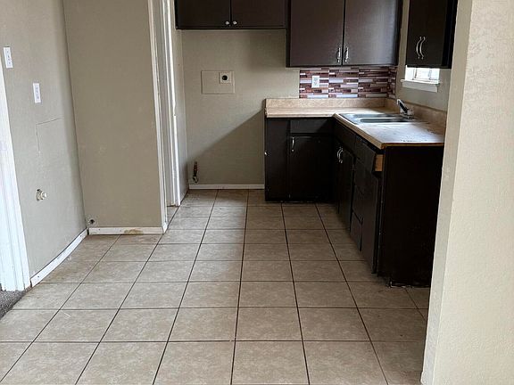 4th image of 5437 Edmonton Ave