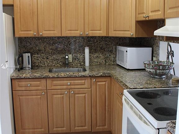 3rd image of 20500 W Country Club Dr APT 703