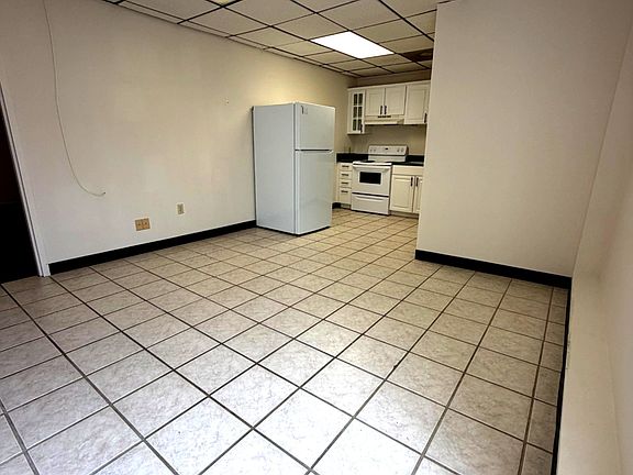 4th image of 915 Main St #302