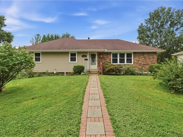 17907 E Redwood Dr, Independence, MO 64056