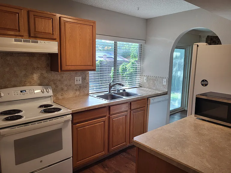 2117 Loma Verde Dr — Photo 5