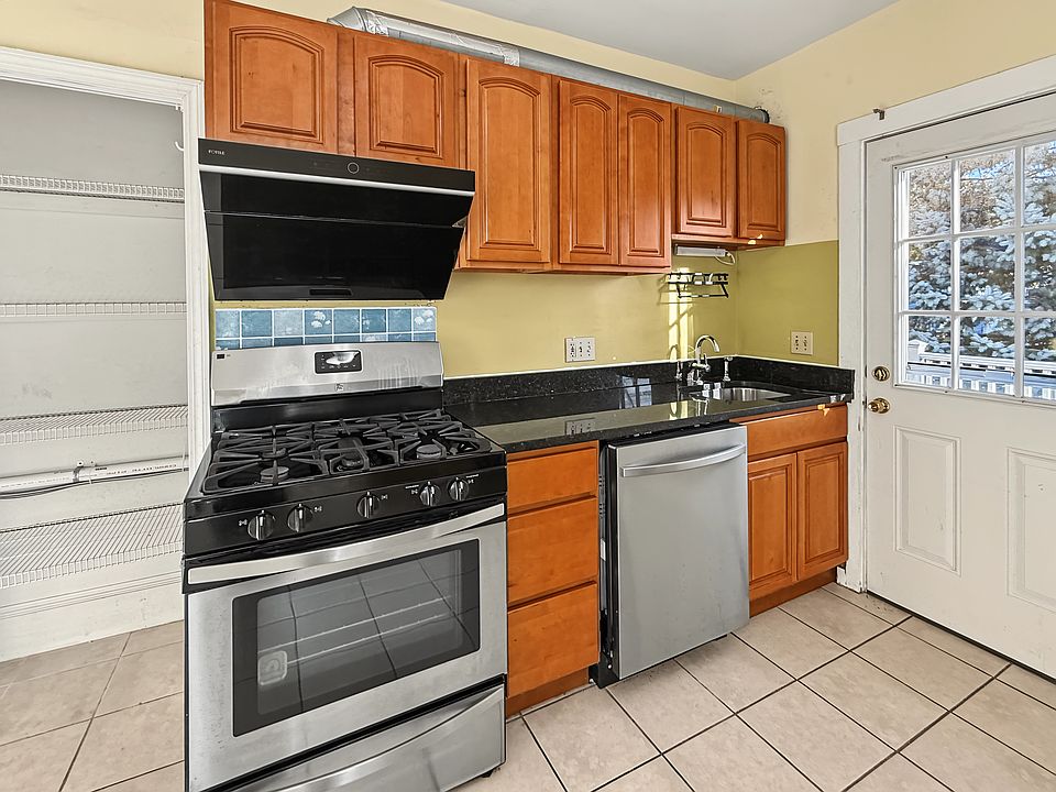 1st image of 332 Elliot St #2