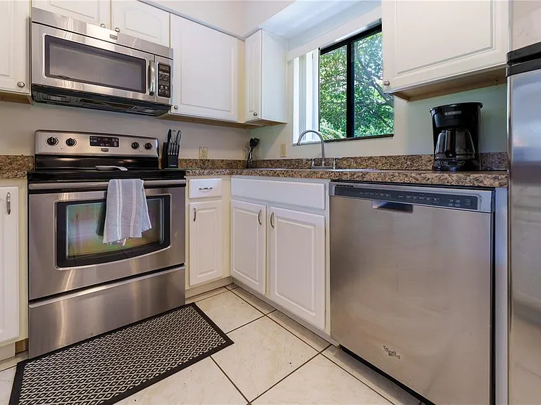 5685 Ashton Lake Dr — Photo 14