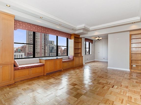 2nd image of 20D Manhattan Ave