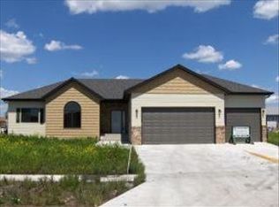 638 17th Ave E, West Fargo, ND 58078