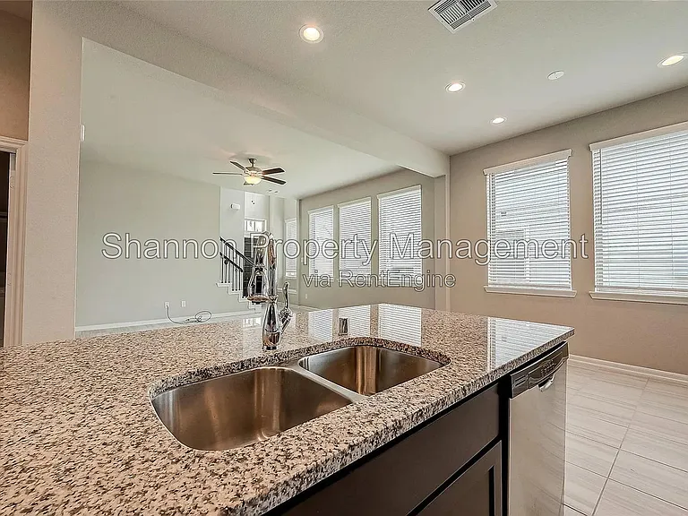 2559 Terrace Point Dr — Photo 14