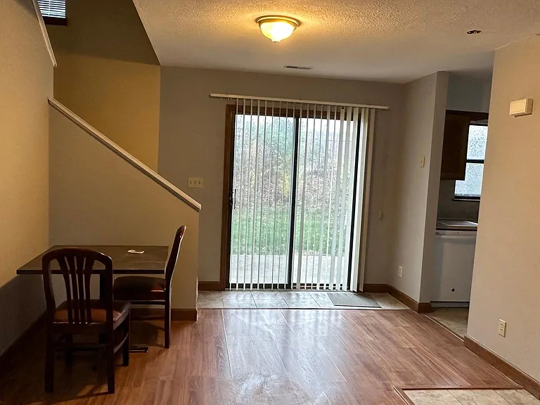2801 W Broadway #R-3 — Photo 2