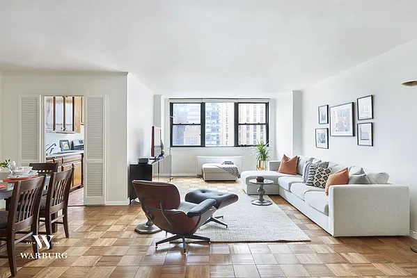 Sold by Warburg | media 8