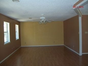 4th image of 2301 Briarwood Dr