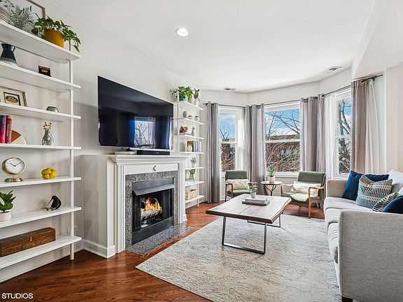 3rd image of 3705 N Paulina St #3