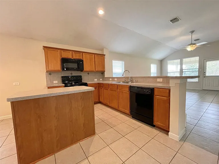 910 Pickett Hill Ln — Photo 8