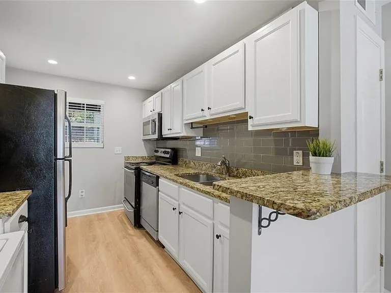 210 Sampson St NE #5 — Photo 11