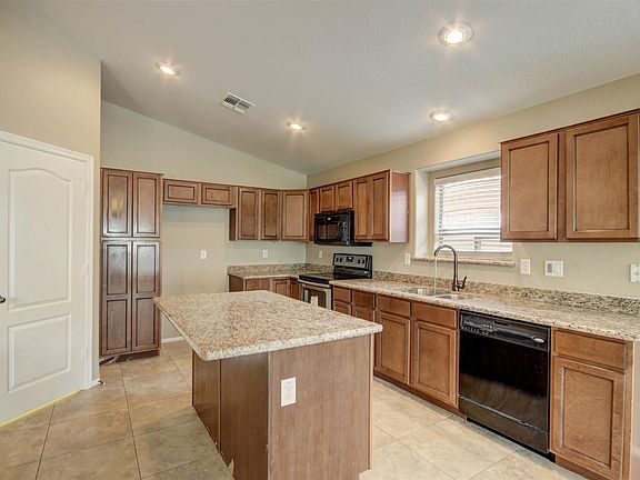 4th image of 10431 W Illini St