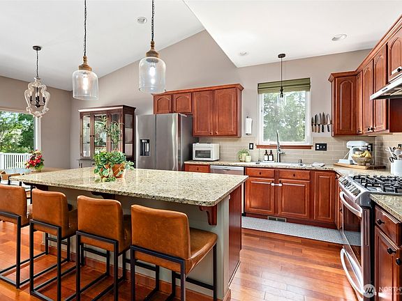 3rd image of 2851 SW Berwick Drive