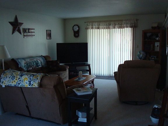 5th image of 402 E Walnut St