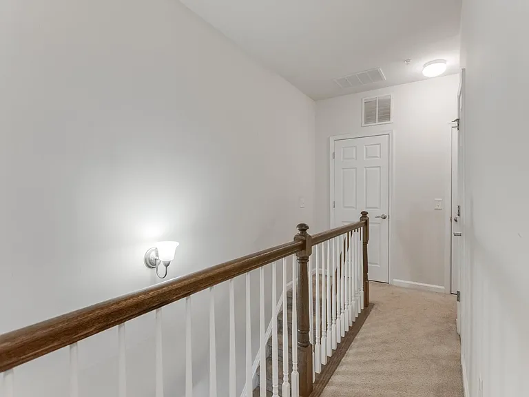 22 Veterans Dr — Photo 29