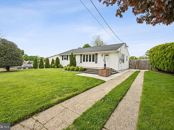 2nd image of 36 Nassau Rd