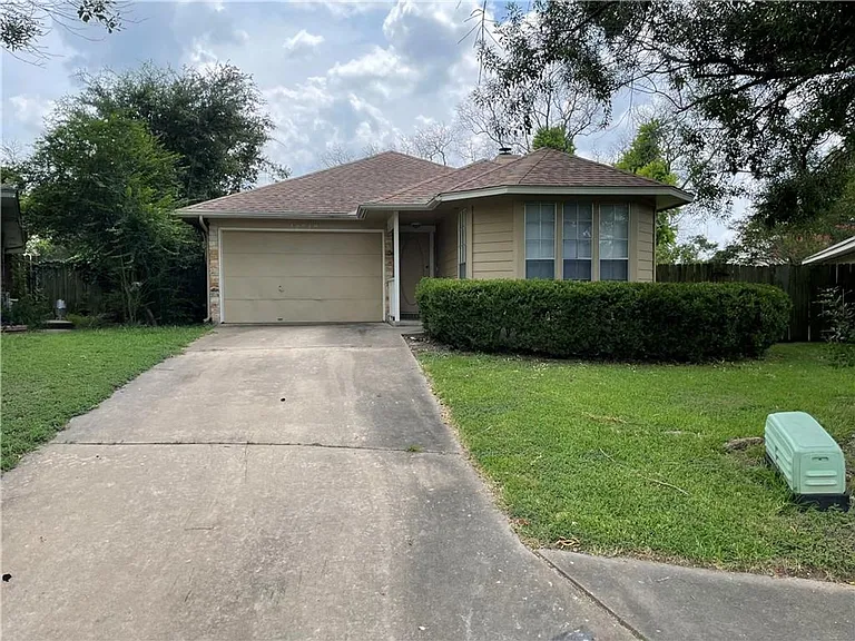 16719 Whitebrush Loop — Photo 1