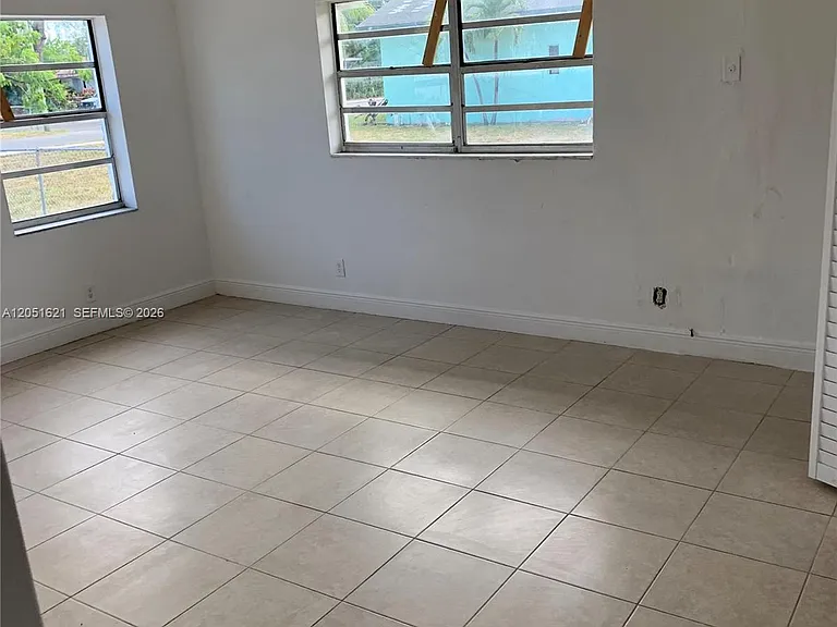 308 NW 9th St — Photo 13