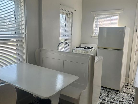 5th image of 312 E Edwards Ave #1