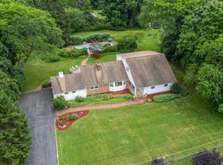 2 Shadow Ln, Woodbury, NY 11797