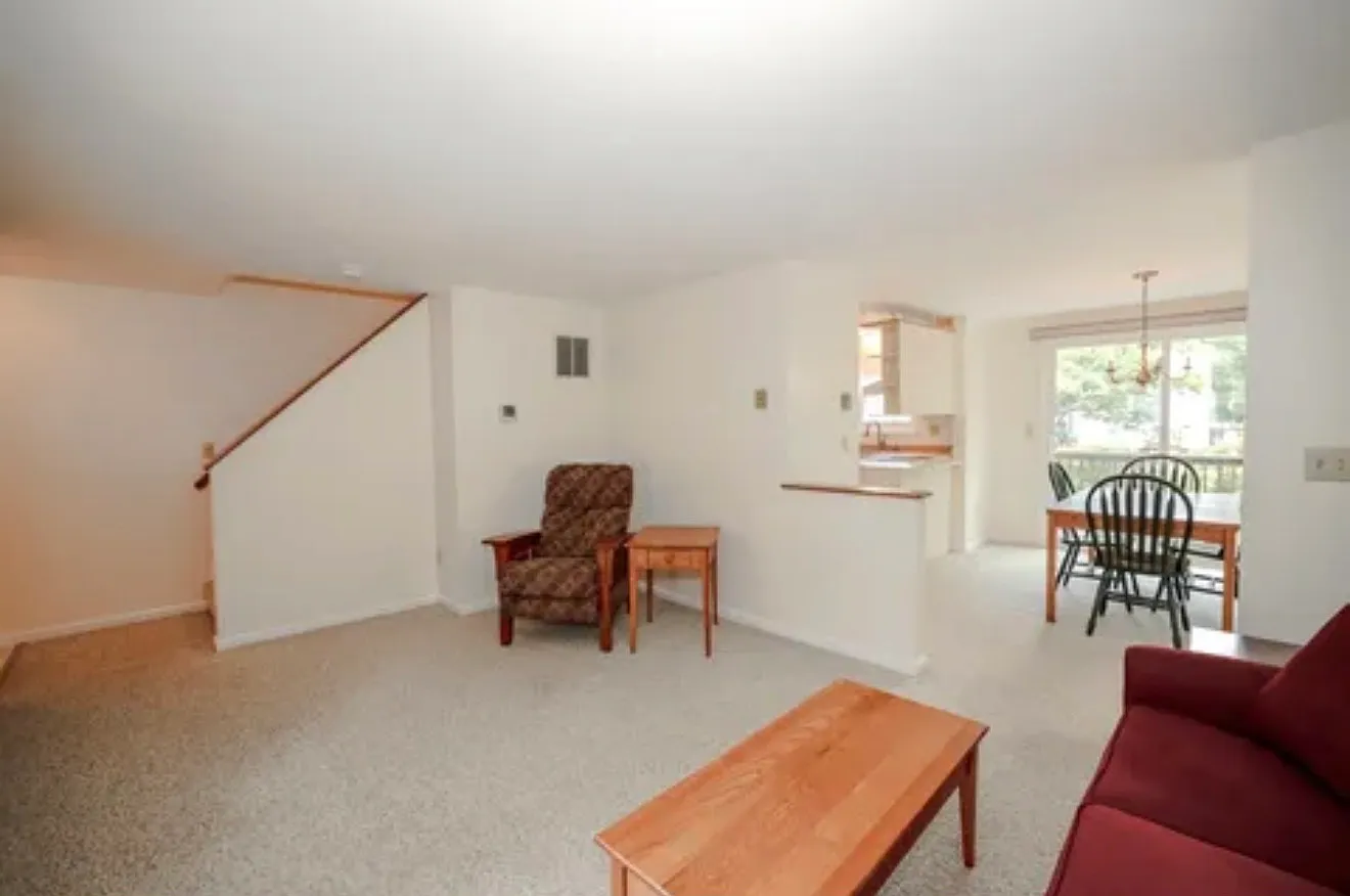 2 bed, 1.5 bath, 1036 sqft, $2,400 — Photo 2