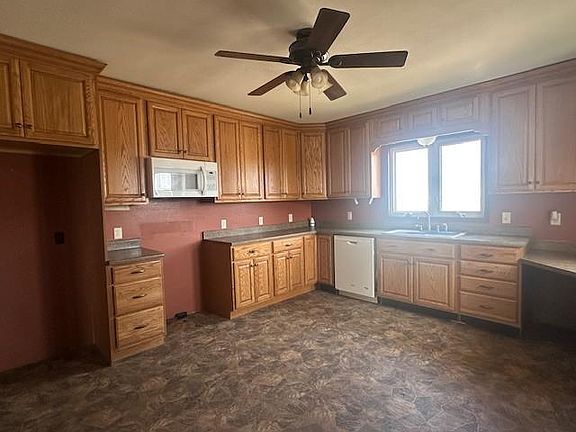 4th image of 2232 300th St