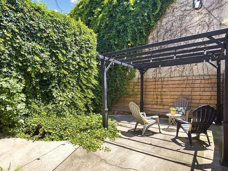 1865 Frankford Ave — Photo 14