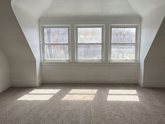 4th image of 77 Colonial Cir #3