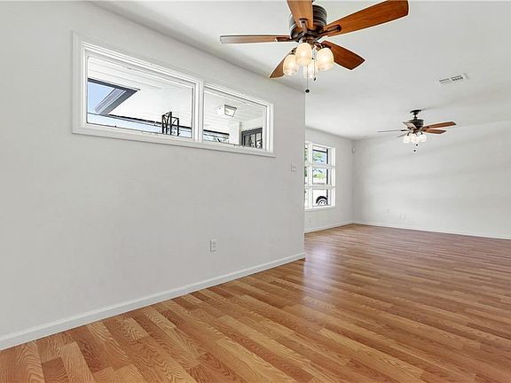 5th image of 4611 Cerise Ave
