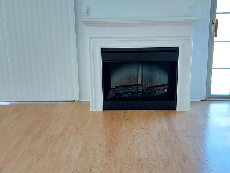 599 Prestwick Ln — Photo 5