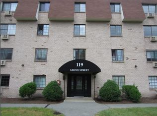 119 Grove St APT 245, Rockland, MA 02370
