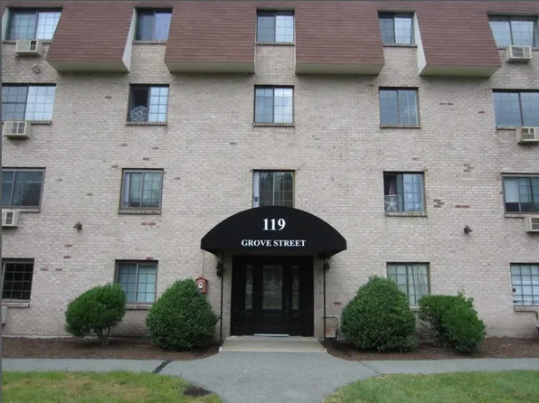 119 Grove St APT 245, Rockland, MA 02370