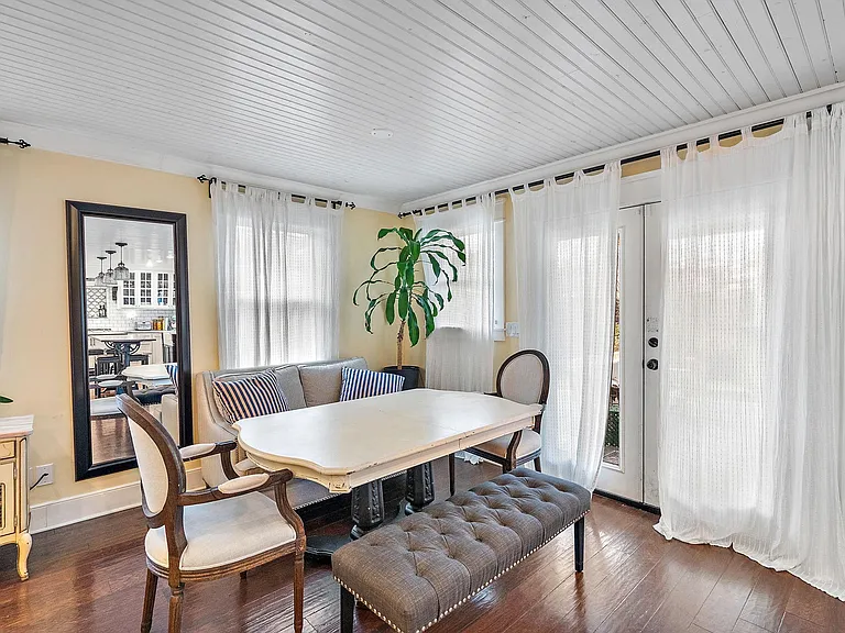 1407 Holly St — Photo 23